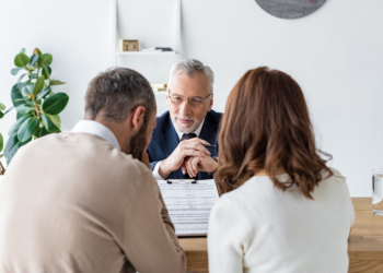 couple_with_a_lawyer_arguing_about_matrimonial_property