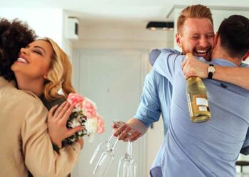 How to Reach Out to Mutual Friends After Divorce